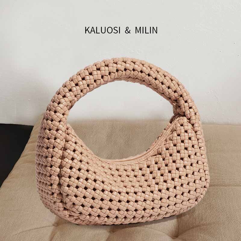 High end New Handmade Woven Fashionable and Trendy French Design Elegance Versatile Handheld Bag