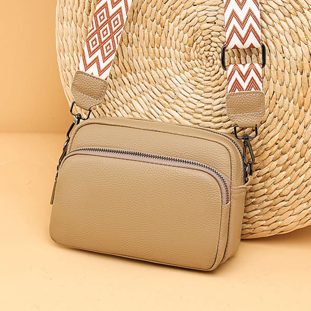 Head layer cowhide for women's 2023 new fashionable and simple lychee pattern shoulder with textured leather crossbody small square bag
