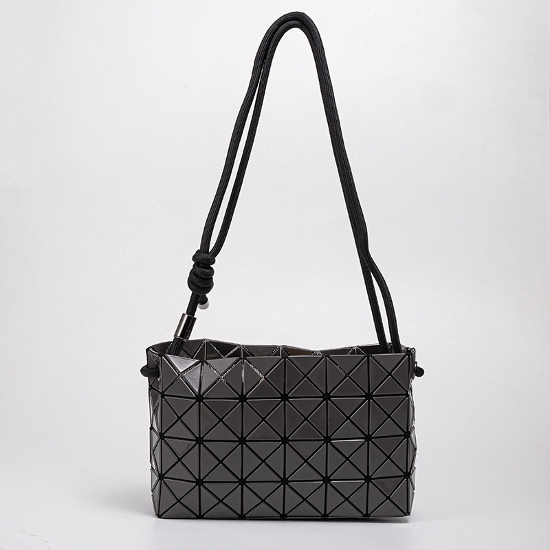 2024 new Lingge women's high-end handbag, versatile and lifelong tofu bag for women