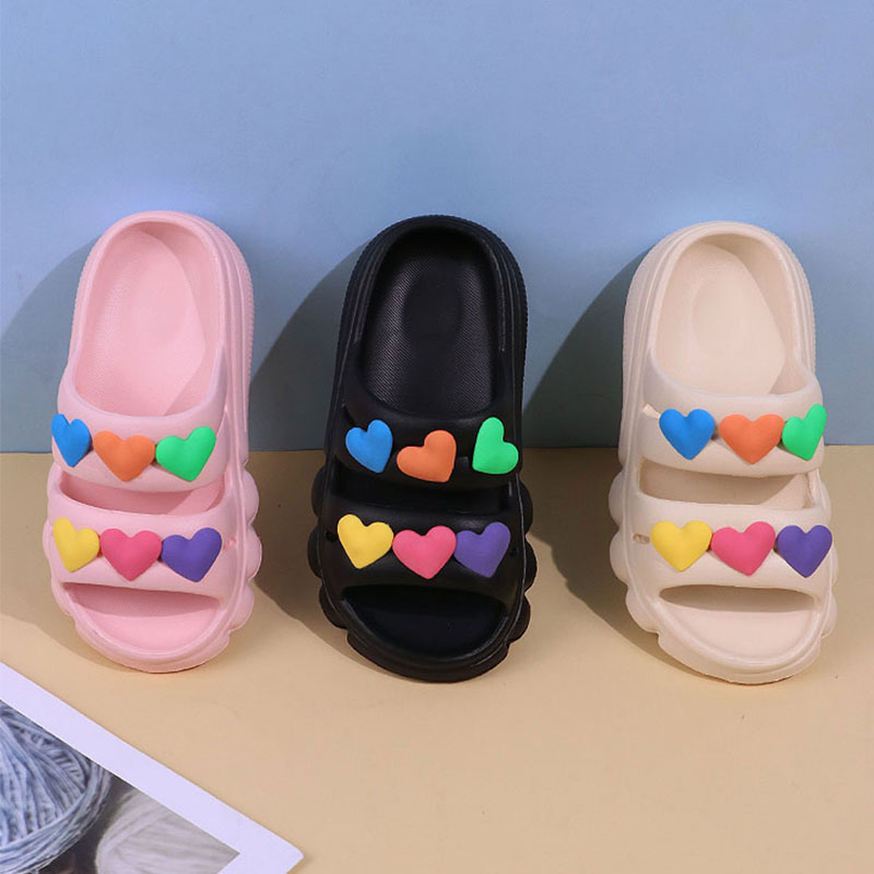 Children's slippers in black, lightweight, caring, fashionable, casual and fashionable outdoor beach shoes, cool slippers