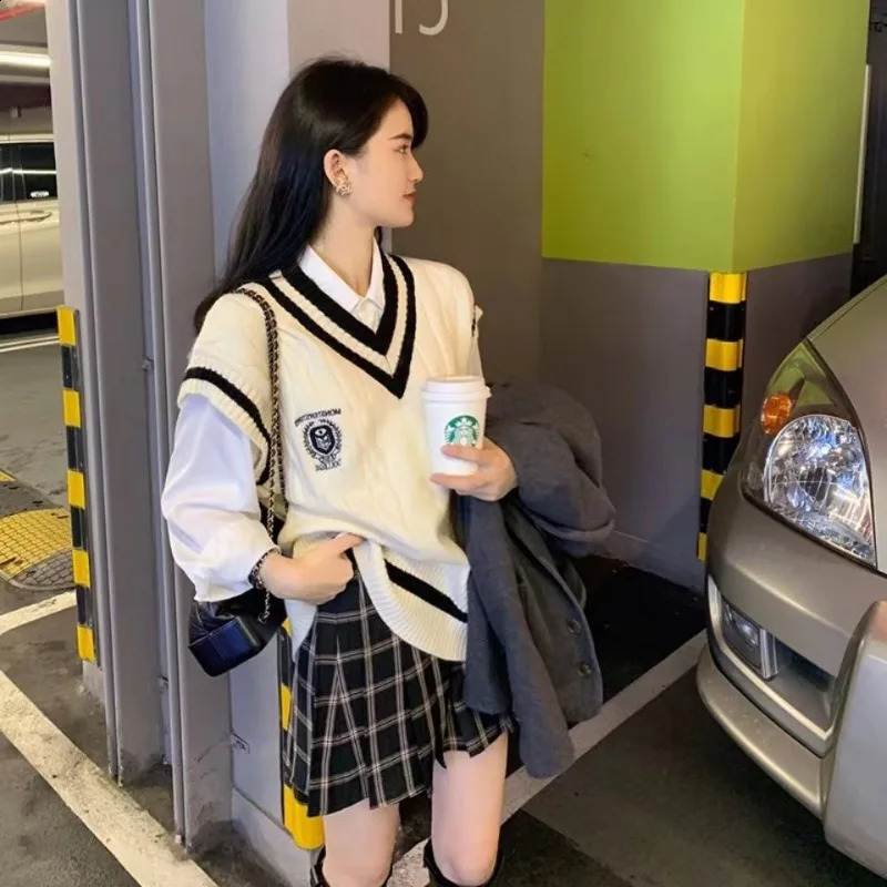 TKNOLEGE SpringSummer Knitted Vest Womens Sweater Korean Version British College Style Sandal Pattern Top 240819