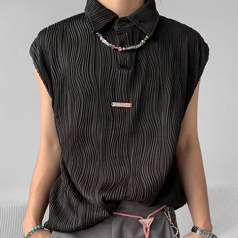 Wrinkled Waves Men Sleeveless Polo T Shirt Button Metal Personality Tank Summer Fashion Harajuku Oversized Clothing Punk Hip Hop 240819
