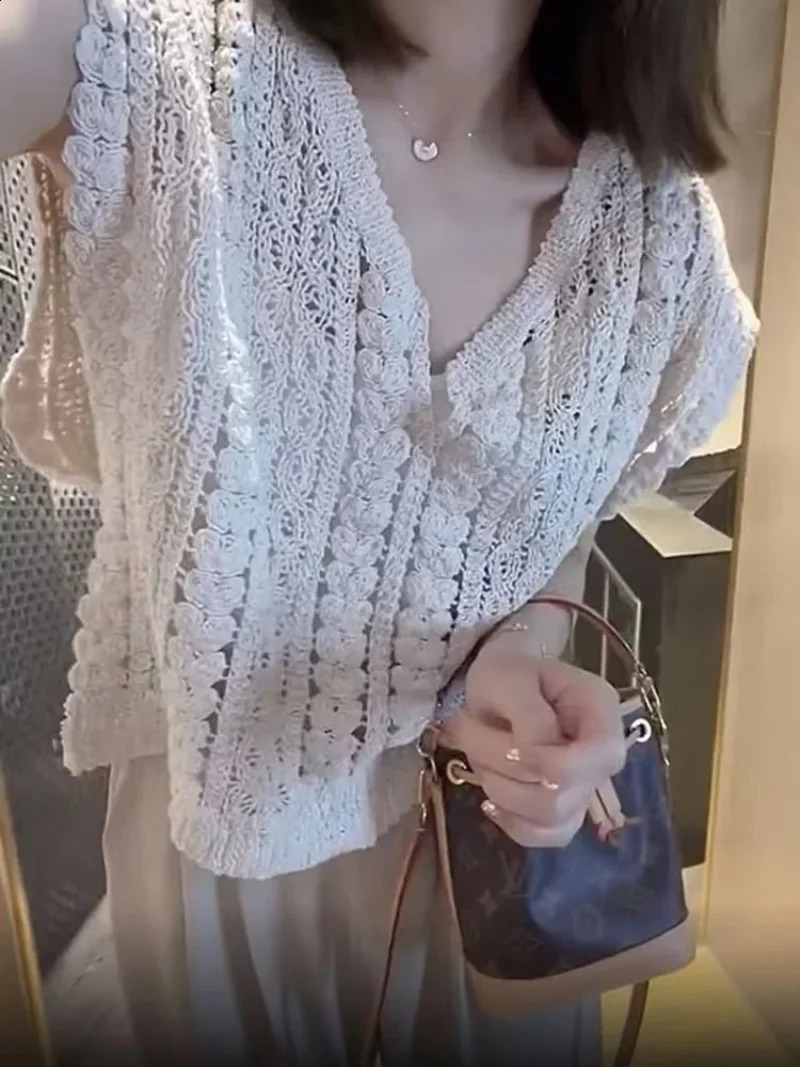 Womens hollow Vneck knitted retro loose casual full matching street clothing simple Korean summer fashion 240819