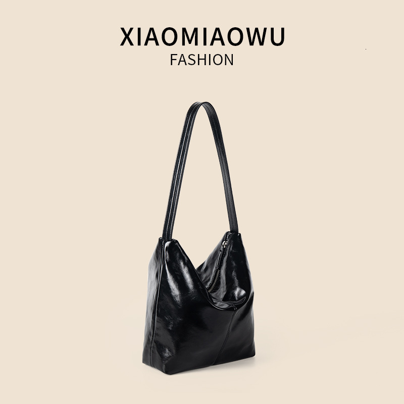 Summer new soft leather hanging armpit bag, yellow for girls, high-end, minimalist and lazy style, large capacity commuting bag