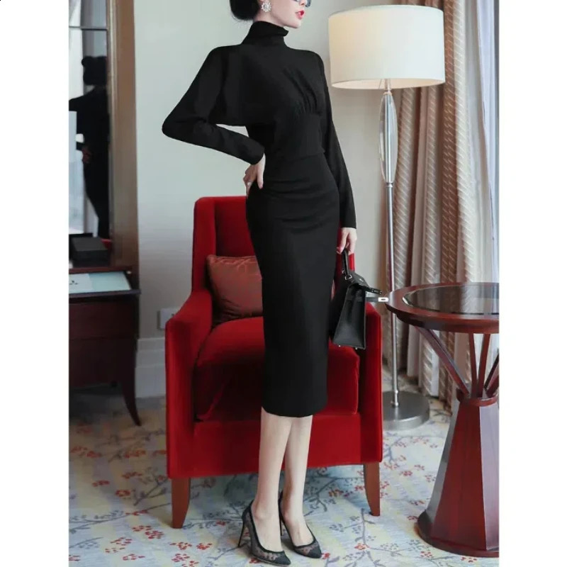 Dress for Autumn and Winter Women Super Revealing Figure Slim Fit Hip Hugging Skirt Standing Collar Waist Cinching Skirt 240819