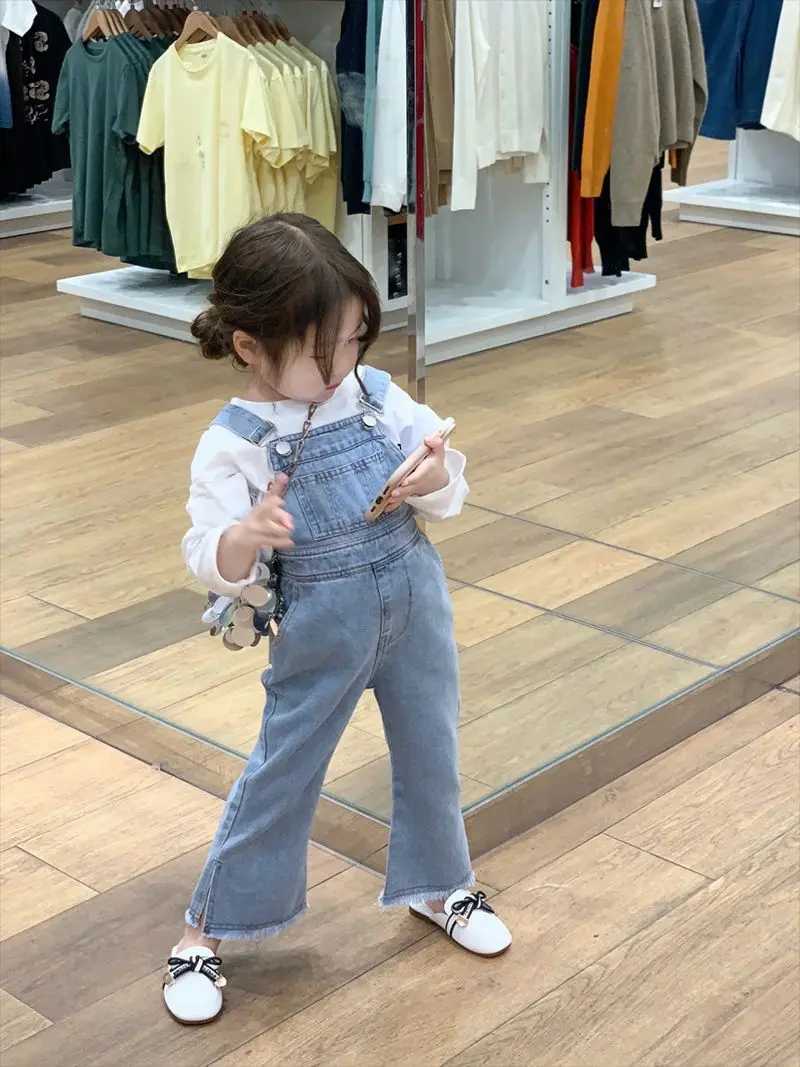 Fall 2024 New Girl Overalls Childrens Wear Trouser Baby Girls Back Bow Denim Overalls Childrens Stretch Jeans Baby Clothing W240806
