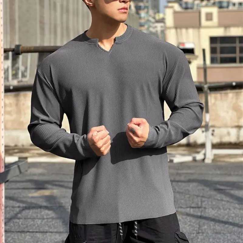 Spring and autumn new street wear casual white long sleeve mens T-shirt fashion solid color vertical V-neck T-shirt mens wearXJ240819