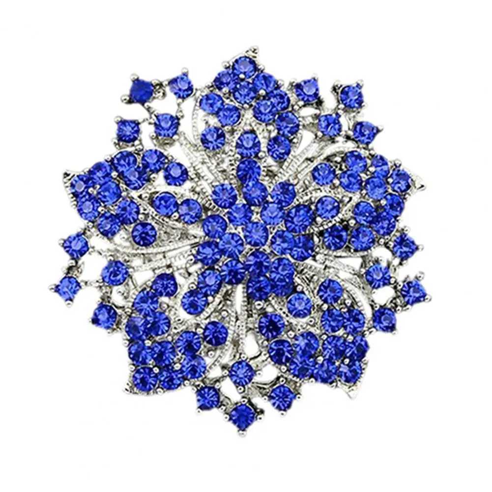 Hot selling Brooch pin Exquisite rust proof silver plated rhinestone round flower brooch for dates W240815