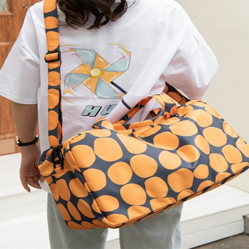 Travel Bag Womens Handbag Cute Cartoon Waterproof Large Size Luggage Fitness Dry Wet Separation Duffle Bag Weekend Bag 240819