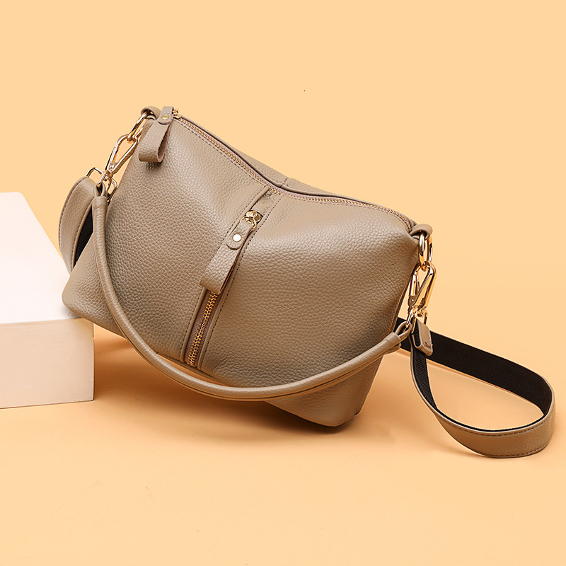 Genuine leather women's top layer cowhide single shoulder crossbody bag, 2022 trendy fashionable handbag, versatile and large capacity bucket bag