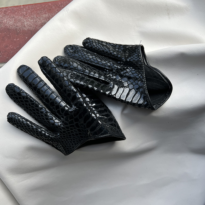 Stylish Unisex Suede Driving Gloves - Comfortable Half-Palm Design Fashionable shiny leather gloves