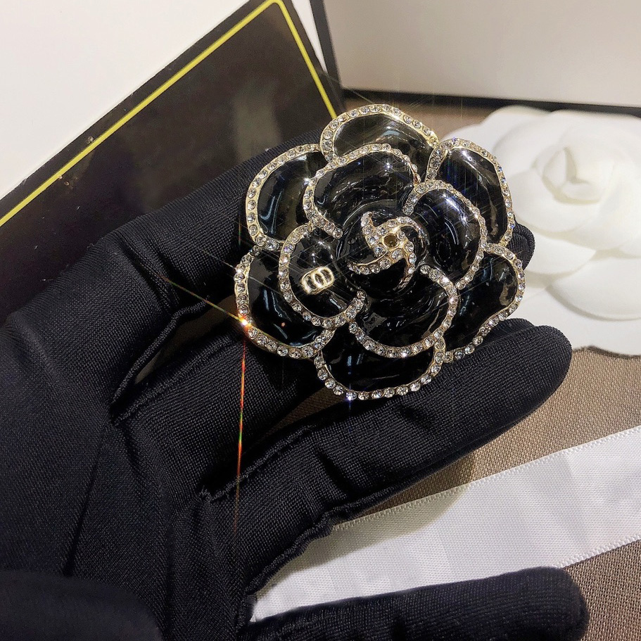 Designer Black Flower Letter Brooches Women Men Luxury inlay Rhinestone Diamond Crystal Pearl Brooch Suit Laple Pin Stainless Steel Fashion Jewelry Accessories