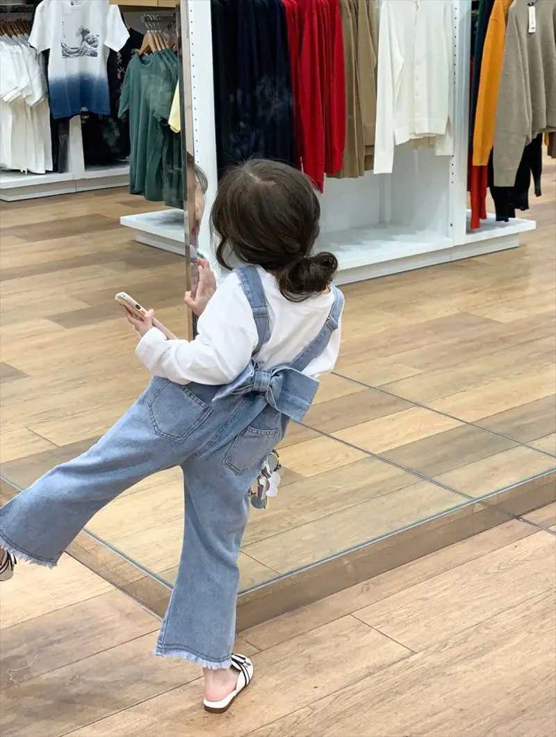 Fall 2024 New Girl Overalls Childrens Wear Trouser Baby Girls Back Bow Denim Overalls Childrens Stretch Jeans Baby Clothing W240806