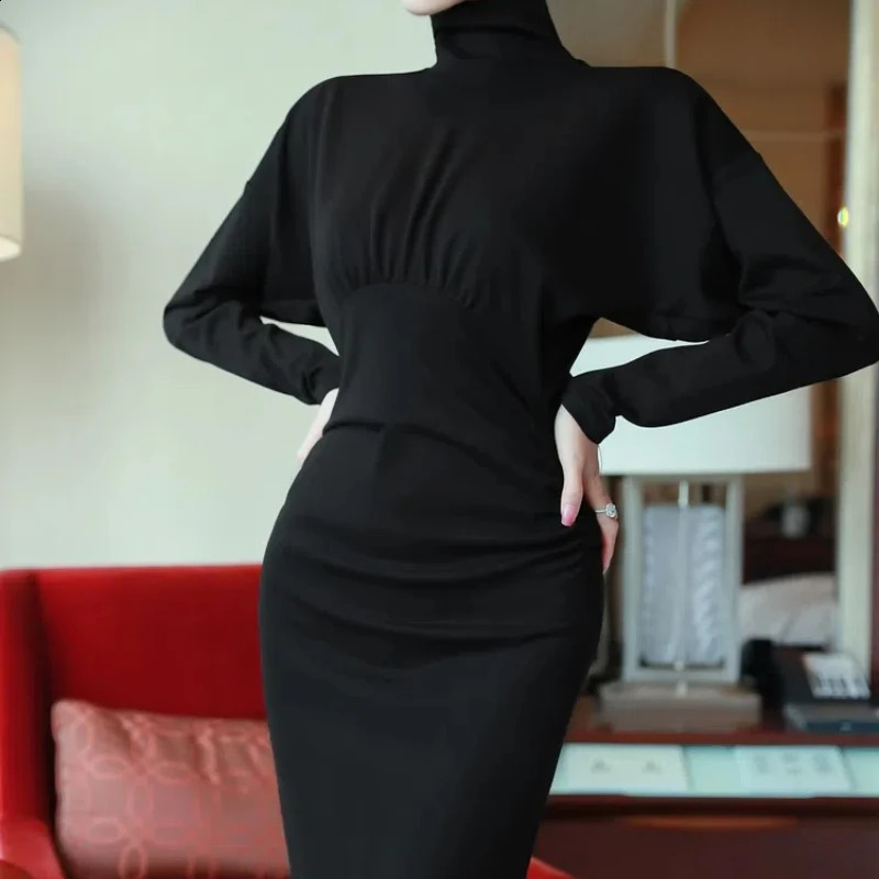 Dress for Autumn and Winter Women Super Revealing Figure Slim Fit Hip Hugging Skirt Standing Collar Waist Cinching Skirt 240819