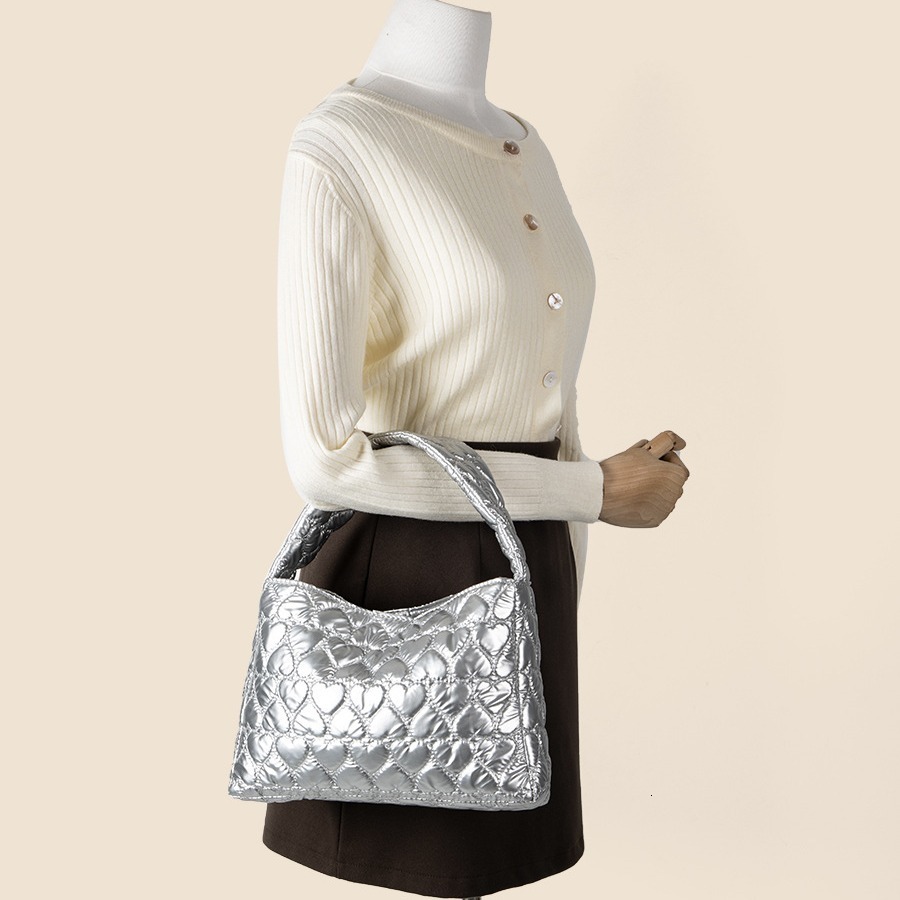 2024 New High end Love Summer Edition Leisure Versatile Fashion Commuting Women's Carry Bag