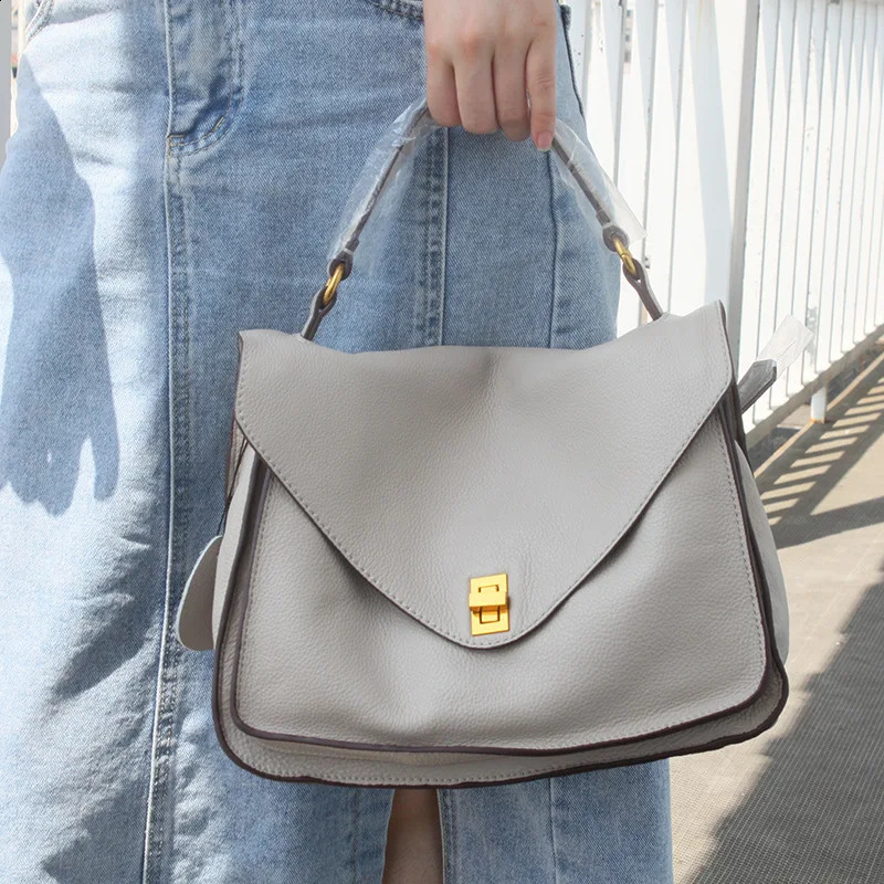 Womens messenger bag genuine leather shoulder cross body bag womens high-quality large capacity business briefcase handbag 240819