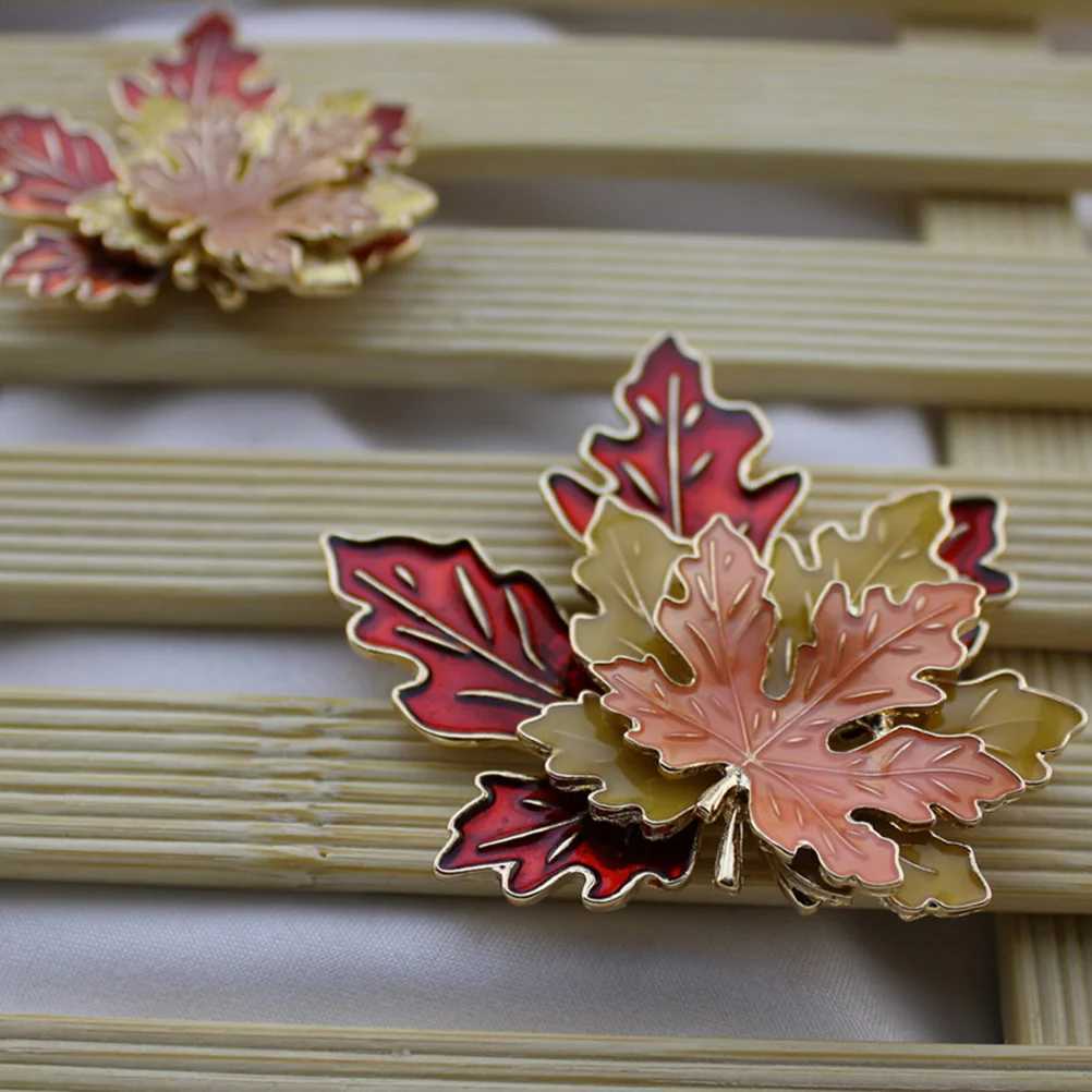4 pieces of autumn cashmere mAPle jewelry clothing pin jacket brooch oil drop corset alloy jacket decoration W240815