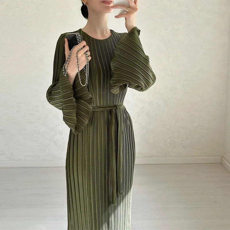 Elegant Pleated Dress Women Round Neck Belt Gathered Waist Solid Color Long Dresses Party Spring 240819