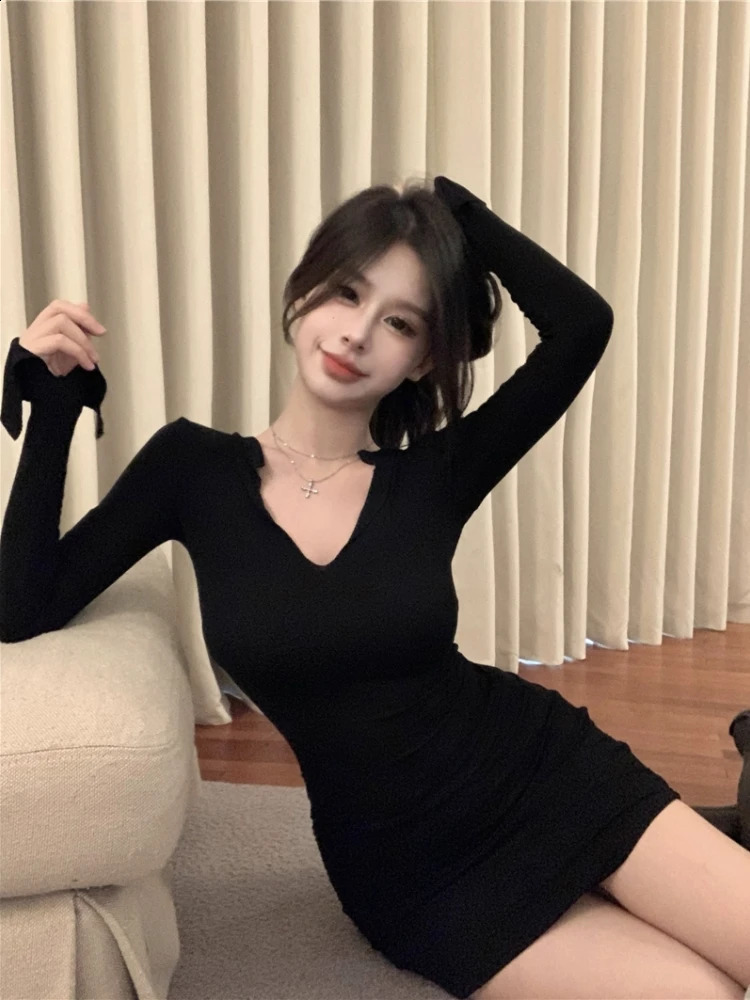 Mini Korean Dress Women Sexy V Neck Sweater Fashion Elegant Bodycon Dresses Long Sleeve Pleated Robe Short Skirt Waist Solid 240819