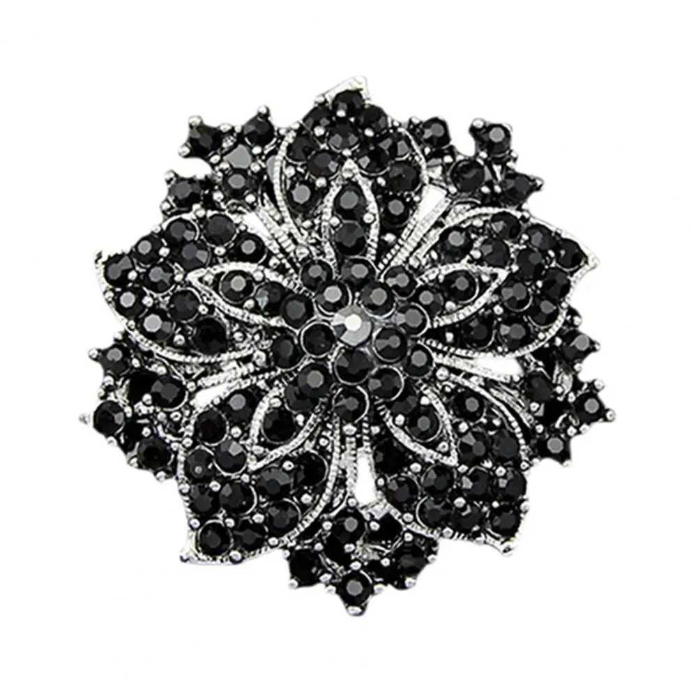 Hot selling Brooch pin Exquisite rust proof silver plated rhinestone round flower brooch for dates W240815