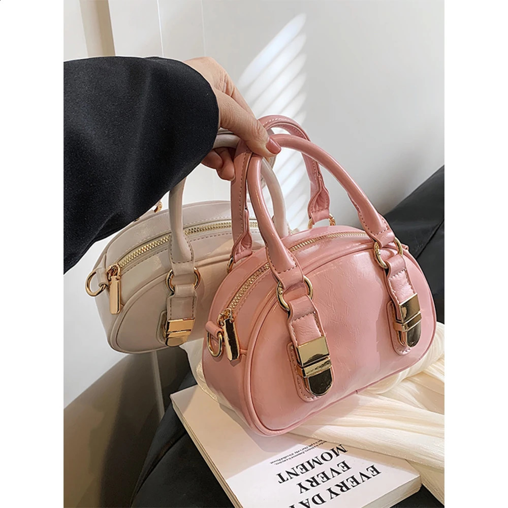 Vintage Women Pu Handbags Solid Large Capacity Female Casual Crossbody Boston Bags Soft Commute Leather Messenger Packs 240819 B2