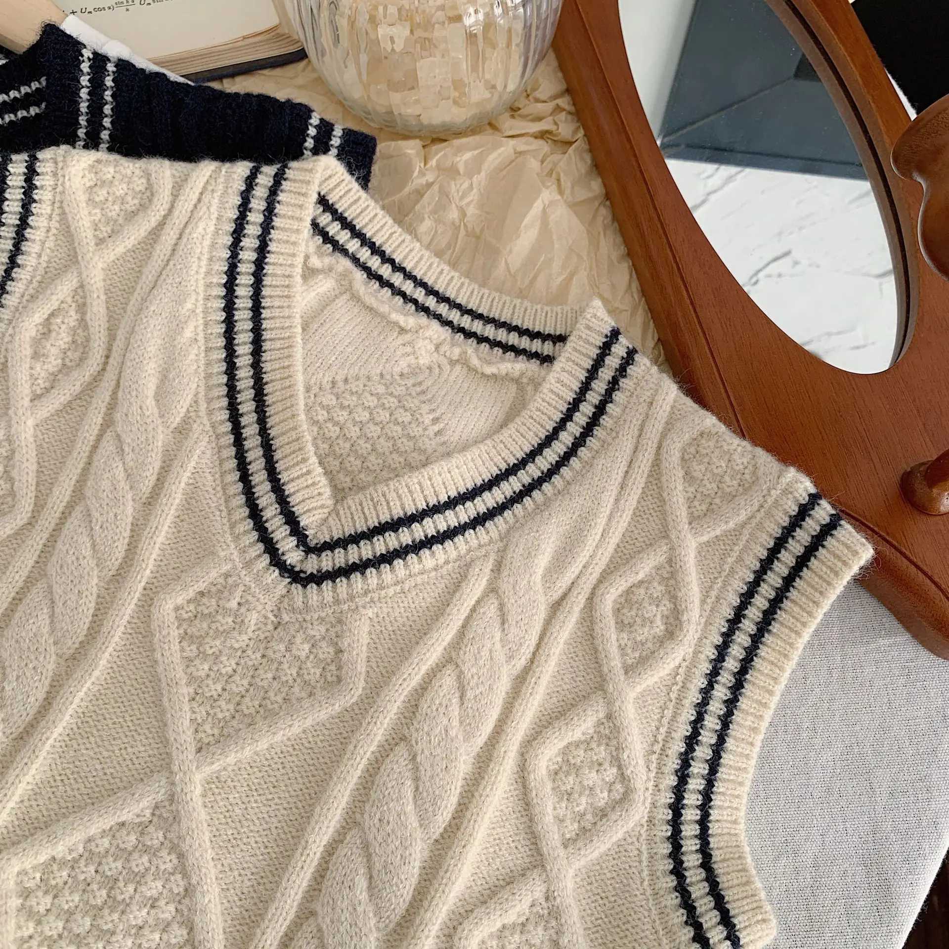 Children Clothing Kids Casual Vest 2024 New Fashionable Spring Boys V-neck Vest Knitted Striped Casual Simple Kids SweaterXJ240819