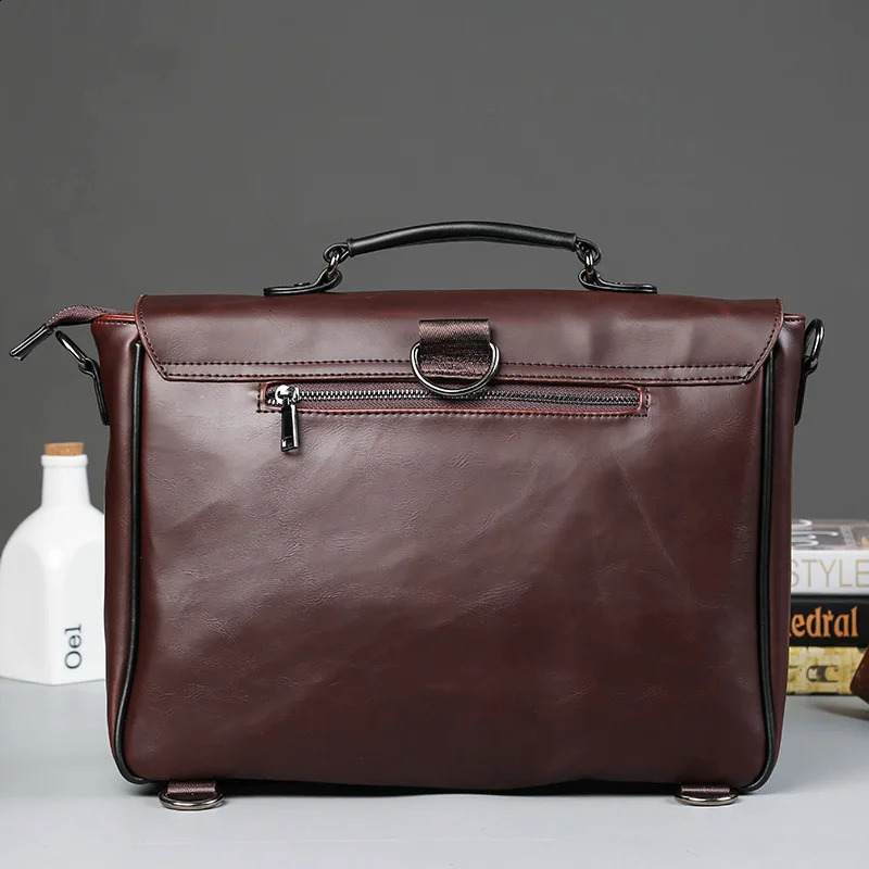 Retro Messenger Bags Men Large Capacity Mens Crossbody Bag Fashion Messenger Bag Men Handbag Briefcase Multifunction Back Packs 240819