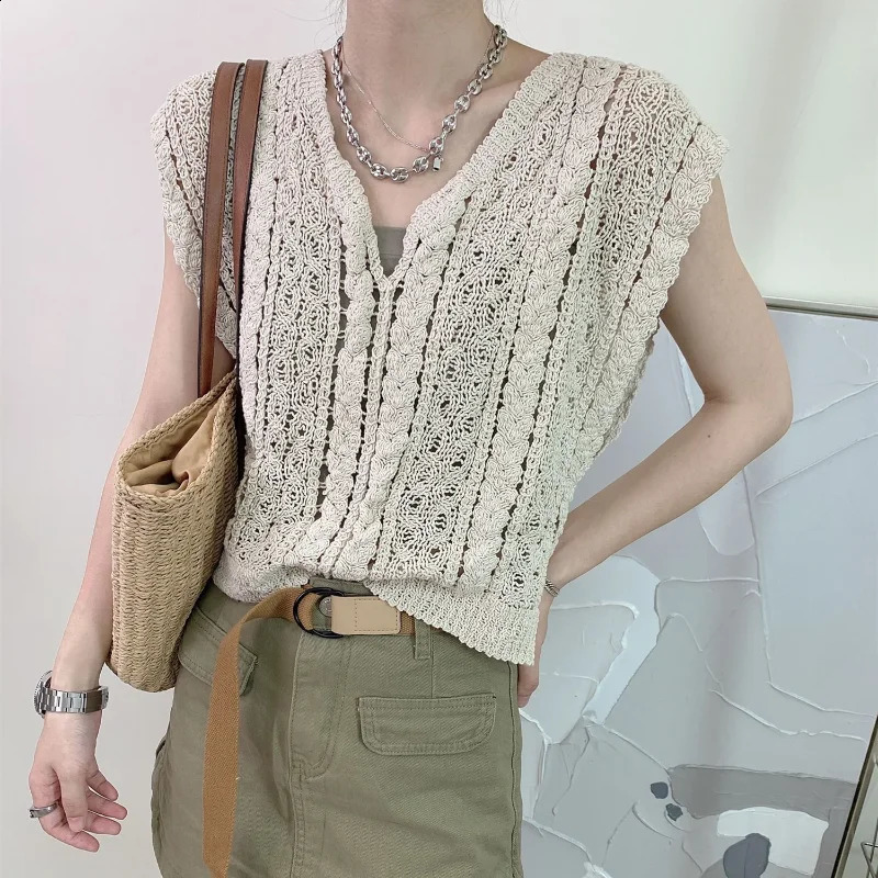 Womens hollow Vneck knitted retro loose casual full matching street clothing simple Korean summer fashion 240819