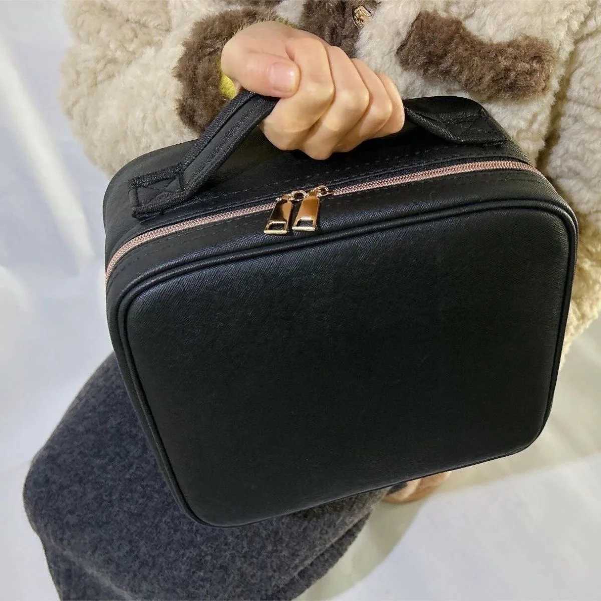 Travel Makeup Bag with Lighted Mirror and 3 Color Settings Rechargeable Cosmetic Organizer Case for Beauty Tools and Accessories Y240819