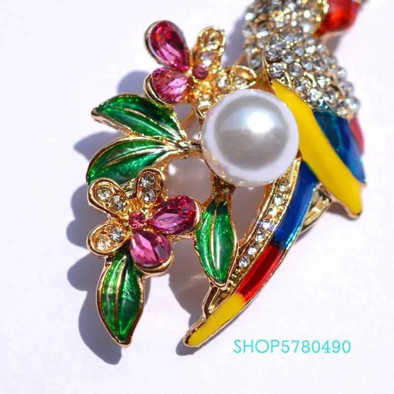 Fashion jewelry rhinestone parrot brooch womens alloy brooch pearl brooch multi-color clothing womens gift coat accessories W240815