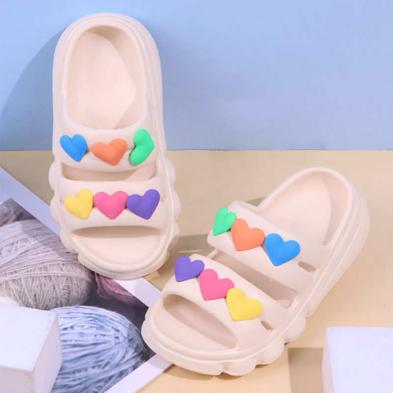 Children's slippers in black, lightweight, caring, fashionable, casual and fashionable outdoor beach shoes, cool slippers