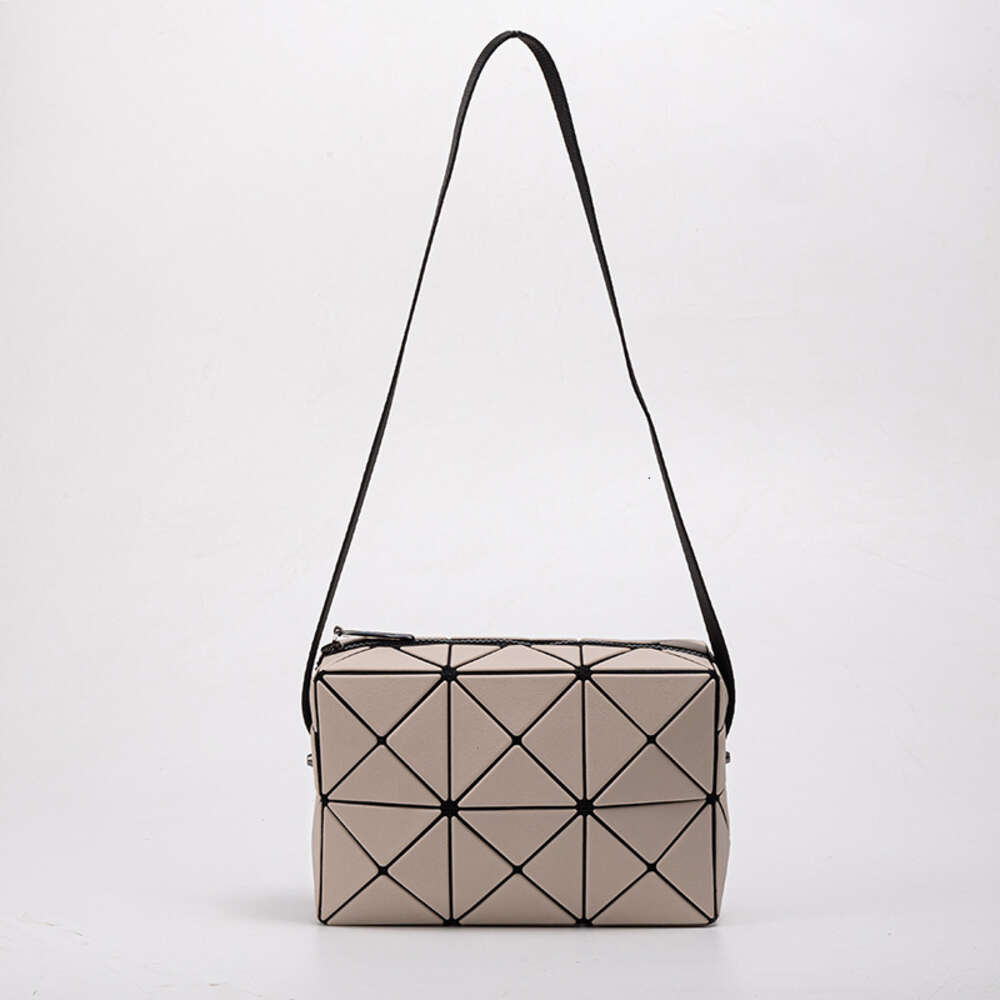 2024 New Lingge Cross Shoulder Women in Summer, Small for Women, Versatile, Lifetime Pillow Bag