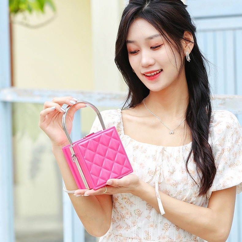 2024 New Women's Chain Mini Mouth Red Box Bag 23049