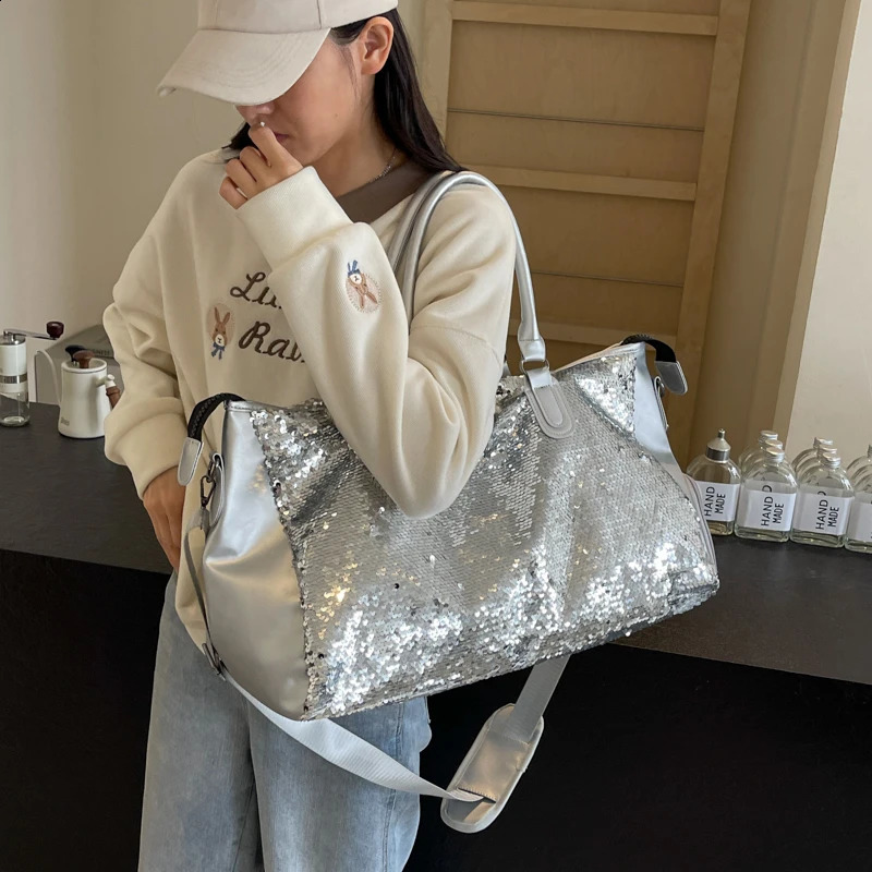 Large Capacity Travel Bag Silver Sequined Handbag For Women Fashion Dry Wet Sports Shoulder Crossbody Bag Storage Tote 240819