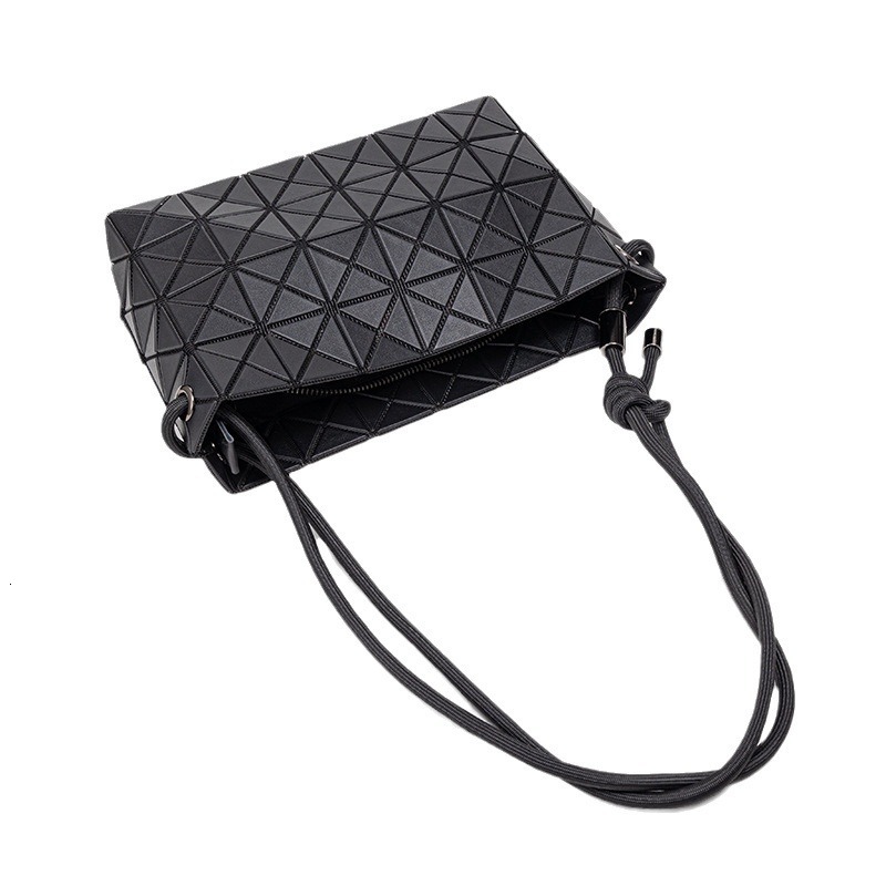 2024 new Lingge women's high-end handbag, versatile and lifelong tofu bag for women
