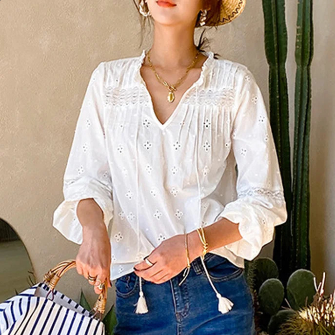 TEELYNN 100% Cotton Flower Embroidered White Lace Shirt Womens Retro Vneck Long Sleeve Autumn Blue Bohemian Top 240819