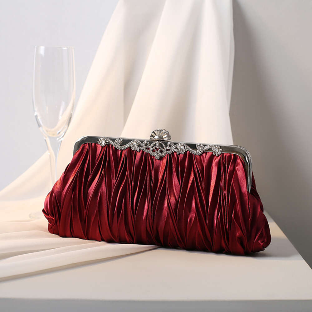 2025S Fashion Designer New Pleated Women s Bag Banquet Handbag Bride s Wedding Dress Evening Dress Bag
