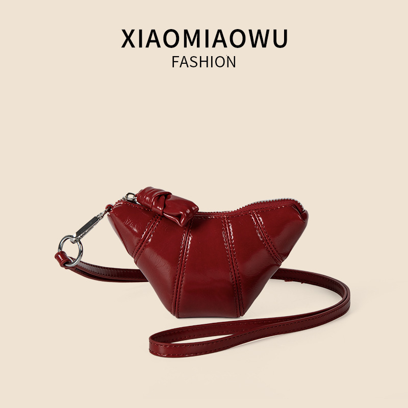 Summer solid color mini croissant trendy and flowing crossbody bag, women's niche high-end PU shoulder bag