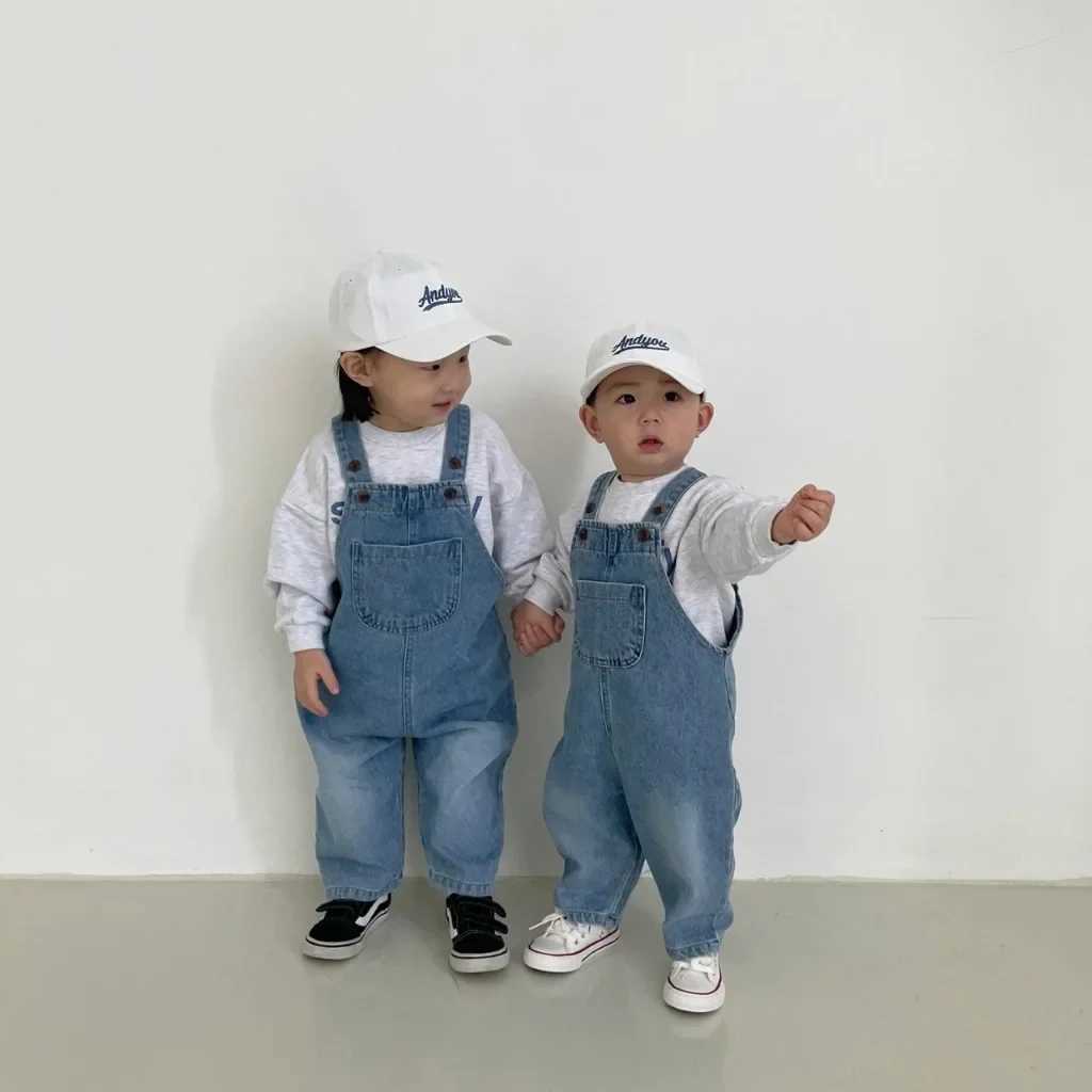 Autumn girls baby denim covers boys and childrens solid casual sleeveless pendant jumpsuit baby cotton Trouser baby simple pants W241227