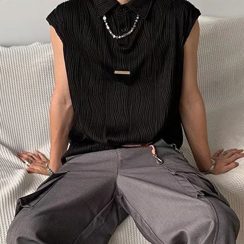 Wrinkled Waves Men Sleeveless Polo T Shirt Button Metal Personality Tank Summer Fashion Harajuku Oversized Clothing Punk Hip Hop 240819