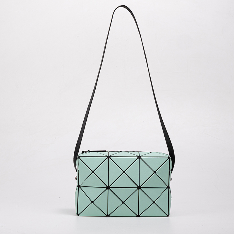 2024 New Lingge Cross Shoulder Women in Summer, Small for Women, Versatile, Lifetime Pillow Bag