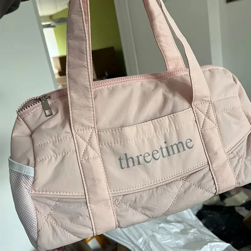 Women Ins Tote Bag Korean Shoulder Bag Lightweight Leisure Nylon Fitness Bag Big Capacity Travel Bag Versatile Female Makeup Bag 240819