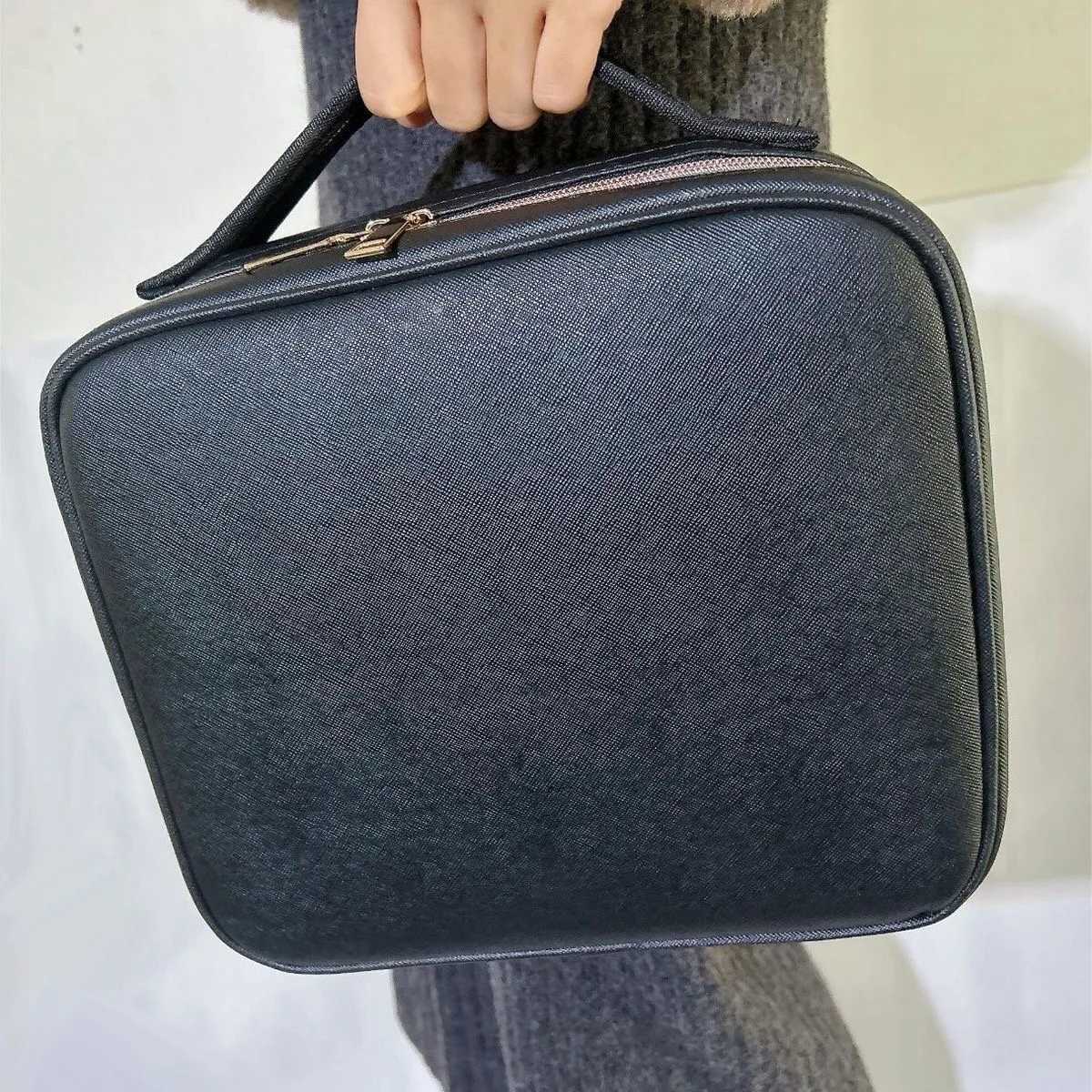 Travel Makeup Bag with Lighted Mirror and 3 Color Settings Rechargeable Cosmetic Organizer Case for Beauty Tools and Accessories Y240819