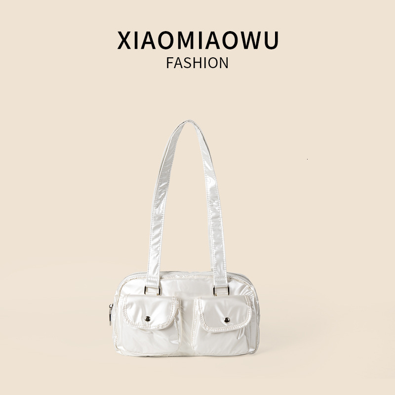 Large capacity multi pocket Boston women with a luxurious exquisite single shoulder bag, lightweight underarm bag for commuting and travel