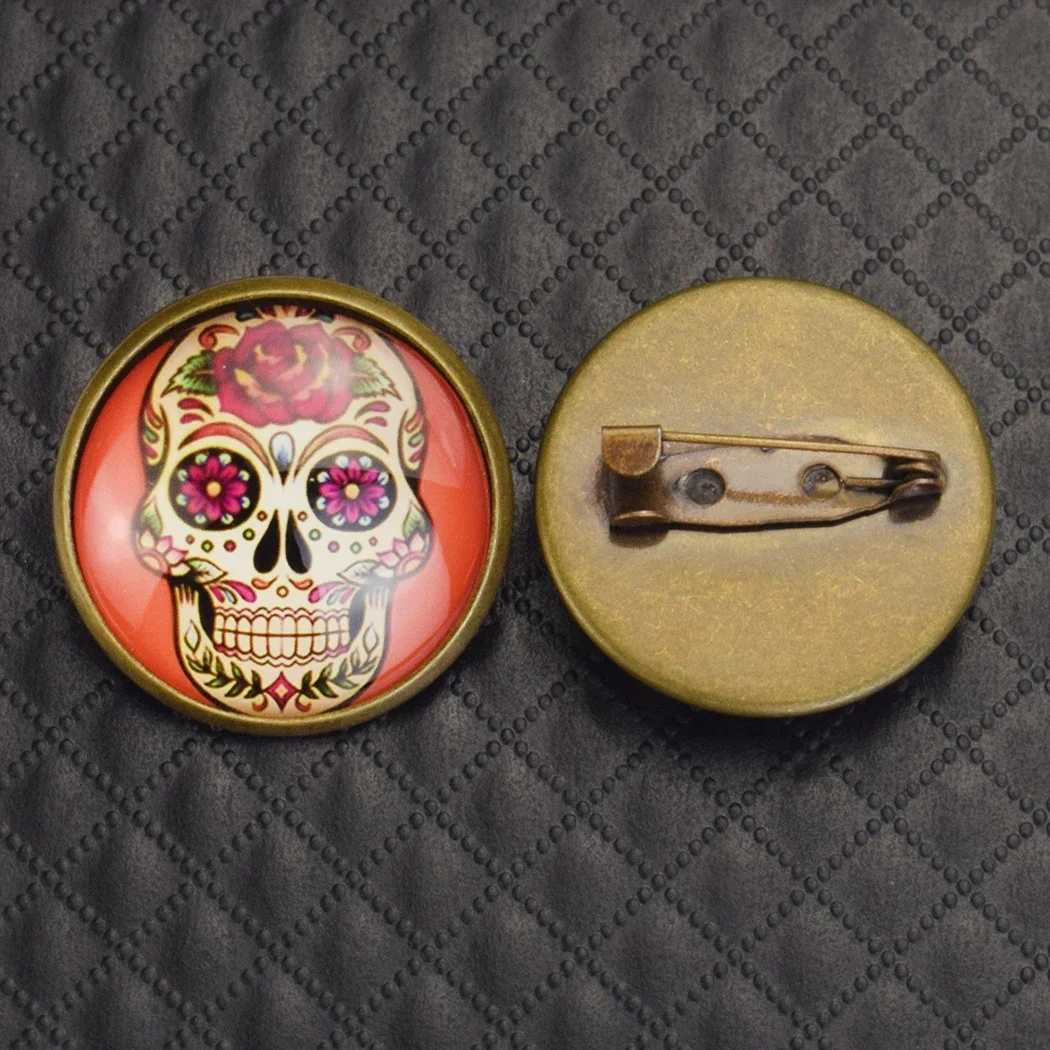 Fashion skull badge human skull glass Canbochon gemstone round silver/brown brooch backpack clothing brooch Halloween gift W240815