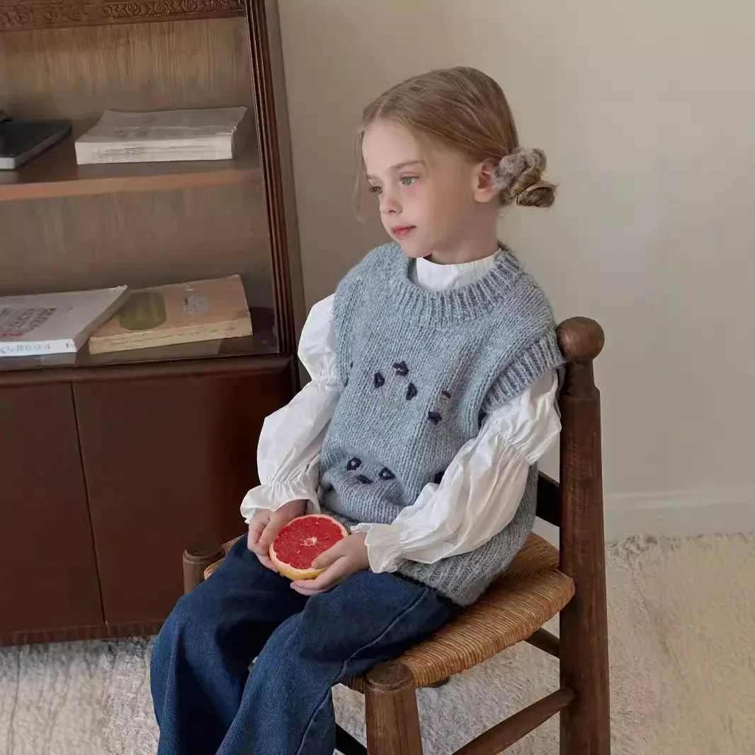 Pullover Knit Vest Autumn 2024 New Product Children Korean Wool Vest Floral Embroidered Sweater Vest for KidsXJ240819