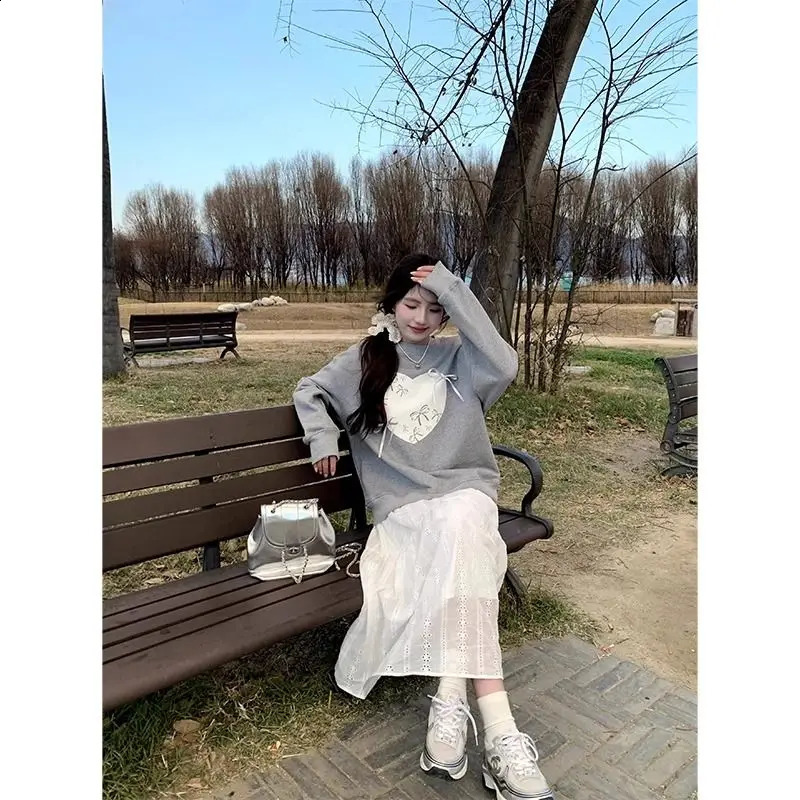 Spring and Autumn Fashion Round Neck Long Sleeve Printed Floral Womens Clothing Bow Thread Sportswear Korean Loose Top 240819