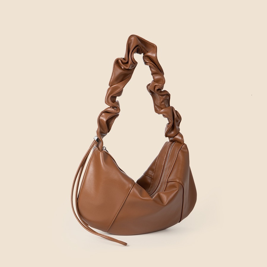 Wrinkled shoulder strap soft leather commuting female students, fashionable large capacity crossbody bag for women, versatile summer style