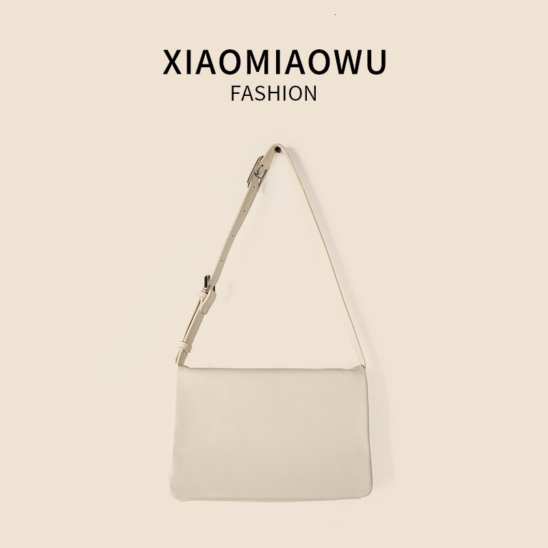 Simple and fashionable red small square with a high-end feel for summer outings, niche students, women's large capacity underarm shoulder bag
