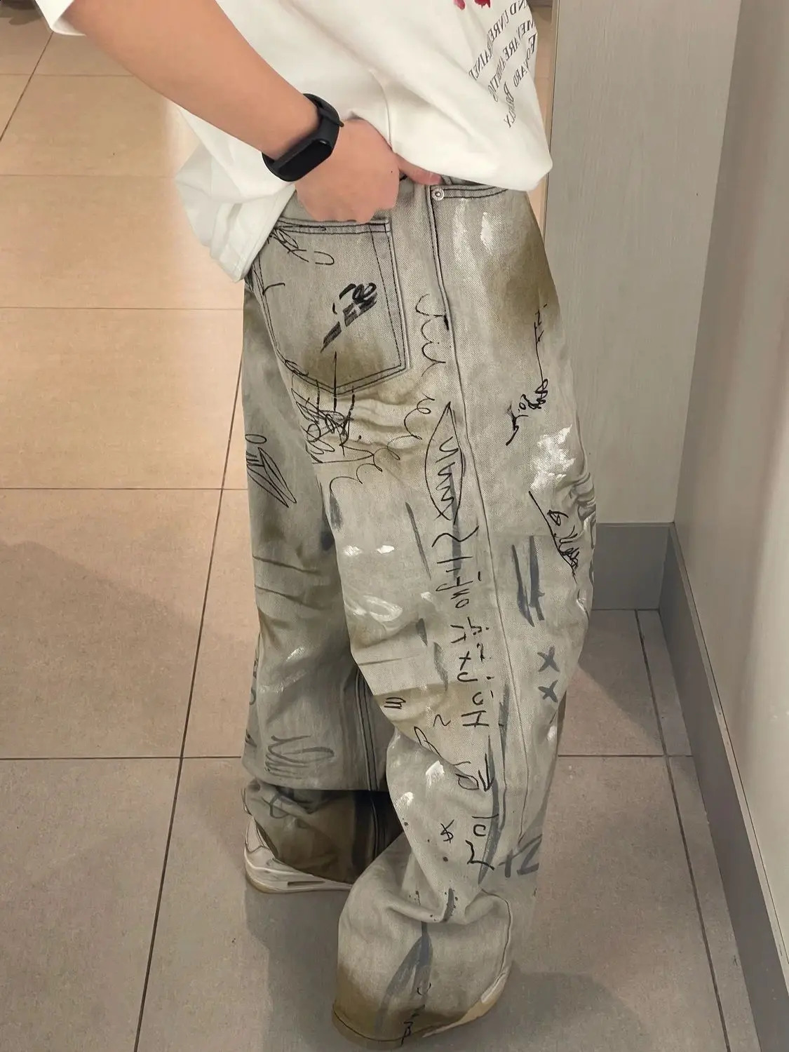 American style trendy men and women retro hip-hop personality graffiti straight leg jeans street loose wide leg casual pants 240819